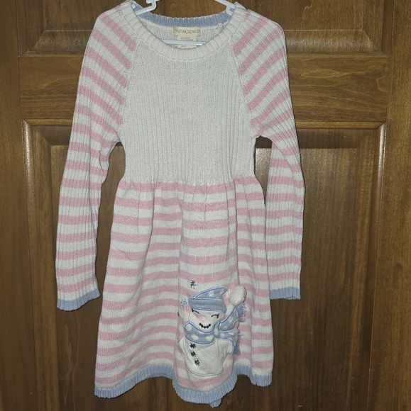 C.Rowley: 🩷/🤍Sweater Dress w/Rhinestone Embroidered Snowman & Matching Scarf - Picture 10 of 13